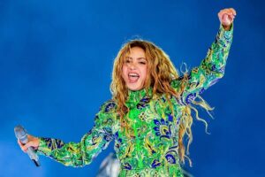 Shakira reúne 2 milhões em show histórico na Praia de Copacabana