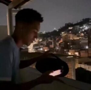 “Trombetas do apocalipse”: Jovem acorda vizinhança com som de alto às 3h da manhã viralizam nas redes sociais