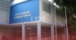 Professor é atacado a facadas por aluno dentro de escola na Tijuca