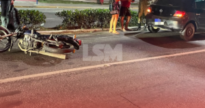 Motoboy fica ferido após acidente com carro no Centro de Maricá